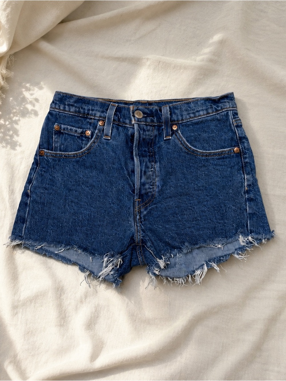 Levi’s Premium 501 High Rise Button Fly Cutoff Denim Shorts Women’s Size 25